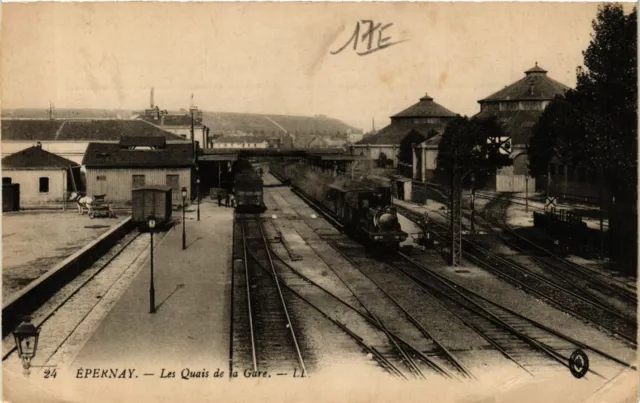 CPA ÉPERNAY Les Quais de la Gare (864559)
