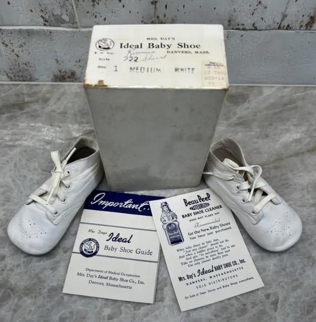 Vintage Mrs Days Ideal Baby Shoes Size 1 White Lace Up Style Box 1950's USA