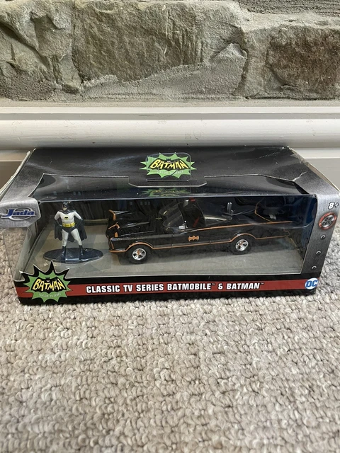 JADA TOYS CLASSIC TV Series Batmobile Car with Batman Figure EUR 3,45