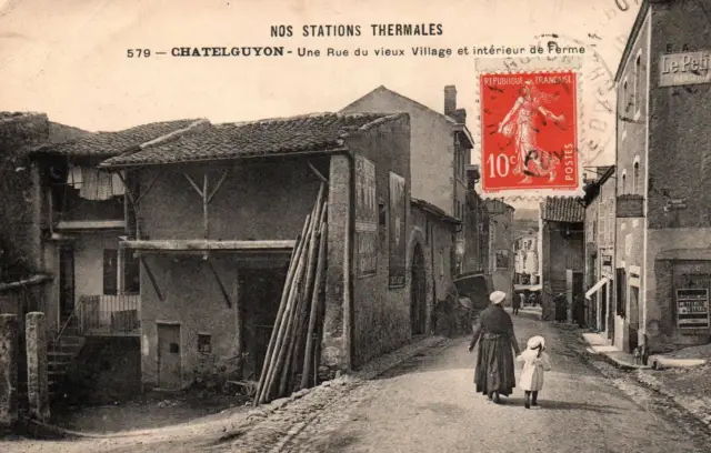 CPA 63 - CHATELGUYON (Puy de D.) - Rue du vieux Village and farmhouse interior