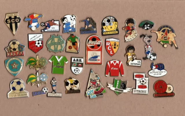 lot de pin's Football (coupe du monde, clubs divers, Footix, OM...)