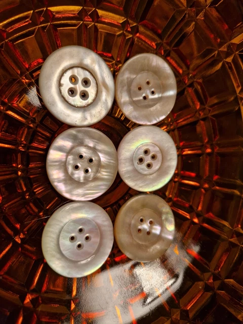 Lot De Boutons Anciens En Nacre - 20g - Tailles Entre 7 Et 13mm - Mercerie Vintage