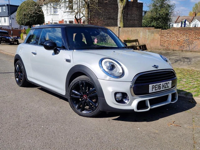 2016 MINI Hatch 1.5 Cooper Auto Euro 6 (s/s) 3dr HATCHBACK Petrol Automatic