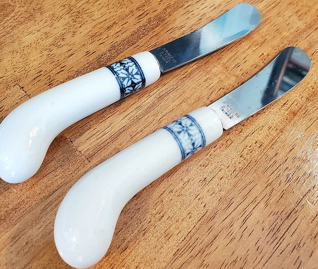 Lote de 2 cuchillos de mantequilla/queso suave con asas de porcelana