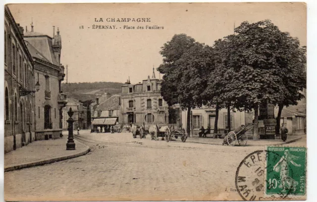 EPERNAY - Marne - CPA 51 - les rues - la place des Fusiliers