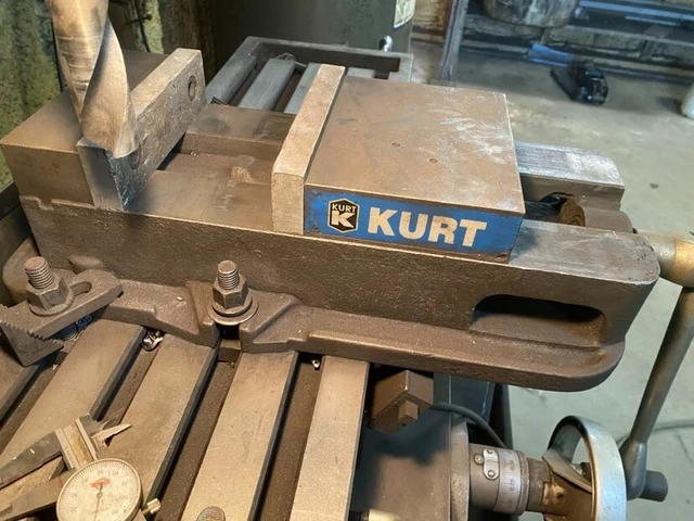 Kurt 6" D675 Vise with Extra Jaws and Handle