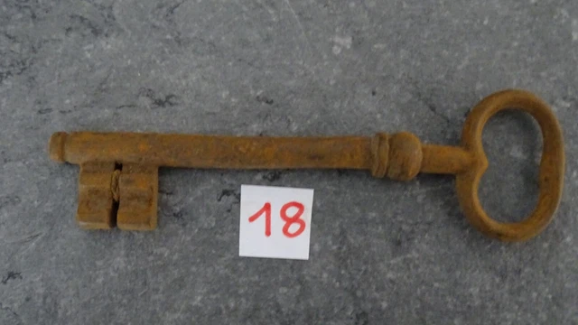 Ancienne Serrure En Bois De Château Avec Clé - Art Populaire Français