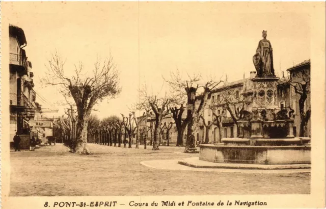 CPA PONT-St-ESPRIT - Cours du Midi et Fontaine de la Navigation (458893)