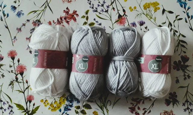 4 Grosses Pelotes De Laine Alison Et Mae Xl