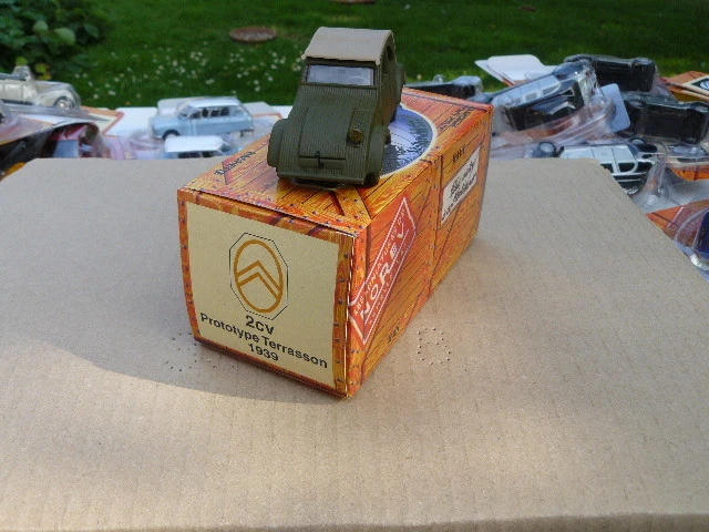 Figurine NOREV Hachette - Citroën 2 CV Prototype Terrasson 1939 Gris 1/43 Sans Boîte