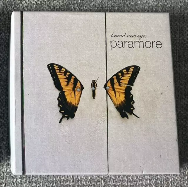 paramore (limited Edition)Brand New Eyes vinyl/cd/dvd box set, with  signatures !
