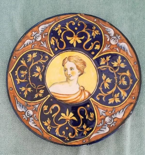 Assiette italienne 19 -ème siècle style renaissance