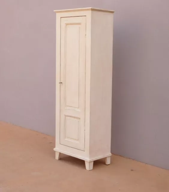 Armadio stipo bonnetiere colonna ad un'anta laccato Shabby Chic, L 63 cm!