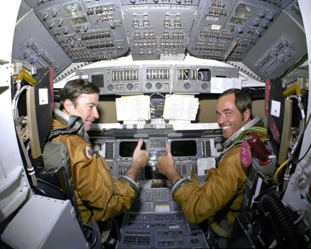 Space Shuttle Columbia Sts-1 Astronauts Young & Crippen 8X10 Nasa Photo (Ep-416)