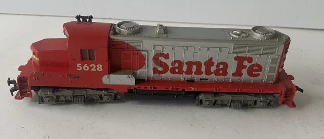 HO Scale Tyco Train Diesel Locomotive Santa Fe 5628
