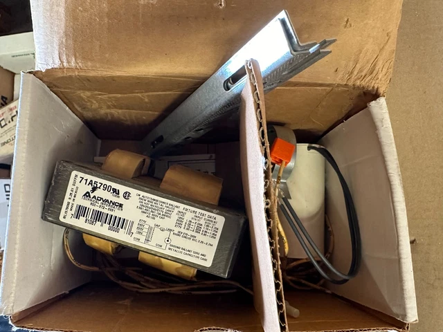 Advance Brand, 250 Watt, Metal Halide, Ballast Kit, with Capacitor.