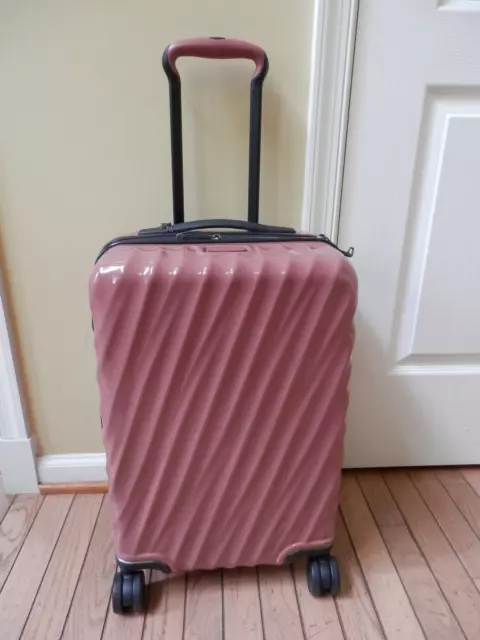 New TUMI 19 DEGREE CONTINENTAL 4 WHEELED CARRY ON LUGGAGE, RETAIL $750 !!!