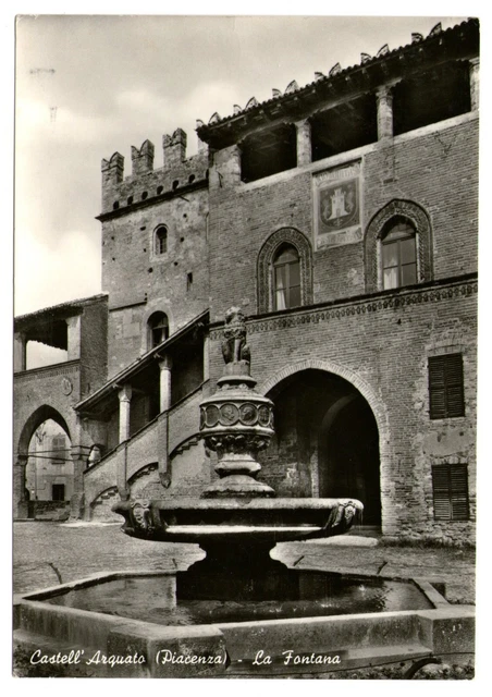 Cartolina - Repubblica - 1957 - Castell'Arquato (Piacenza)- La Fontana - FG - VG