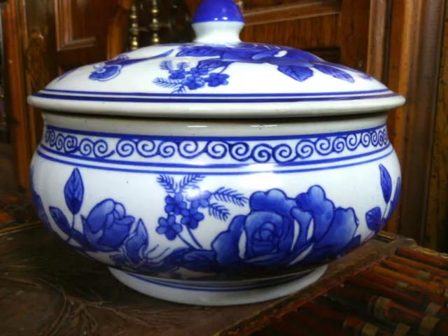 ANTIQUE Chinese Blue White Porcelain TUREEN - Cachepot - BOWL - Crock - Pot