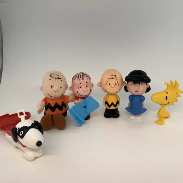 https://www.picclickimg.com/uLkAAOSw6sJcyuBM/Charie-Brown-Peanuts-Gang-Desk-Toys-Cake-Topper.webp