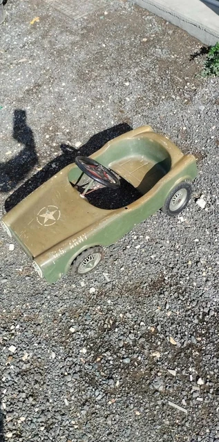 voiture à pédales ancienne