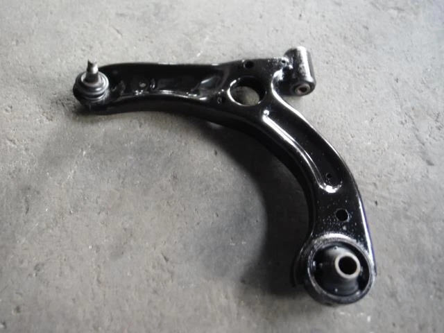 SUBARU Lucra 2011 Braccio di controllo inferiore anteriore sinistro 48069B2041 [Usato] [PA01949736]