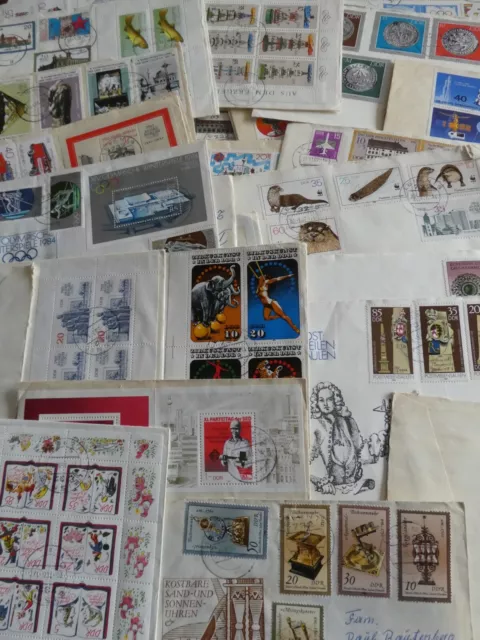 Briefmarken auf Umschlägen und Karten