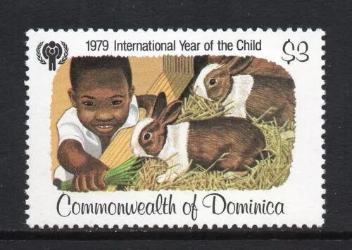 127.DOMINICA 1979 Juego / 4 Sello Año Del Niño, Cricket, Conejo, Plátano, Barco 3