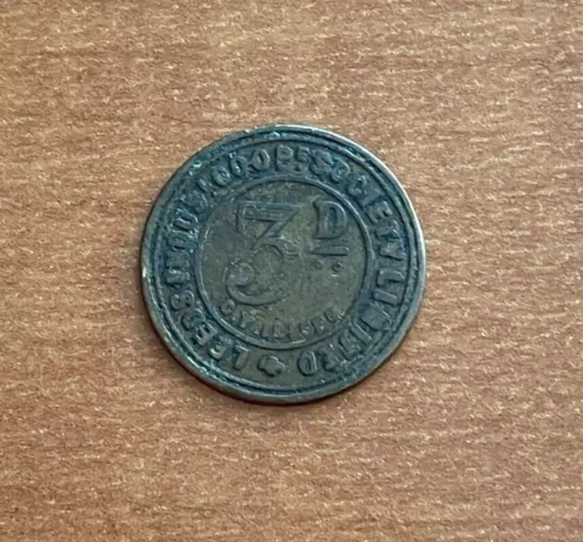 Leeds Industrial Cooperative Society Limited 3 Pence Token  bg