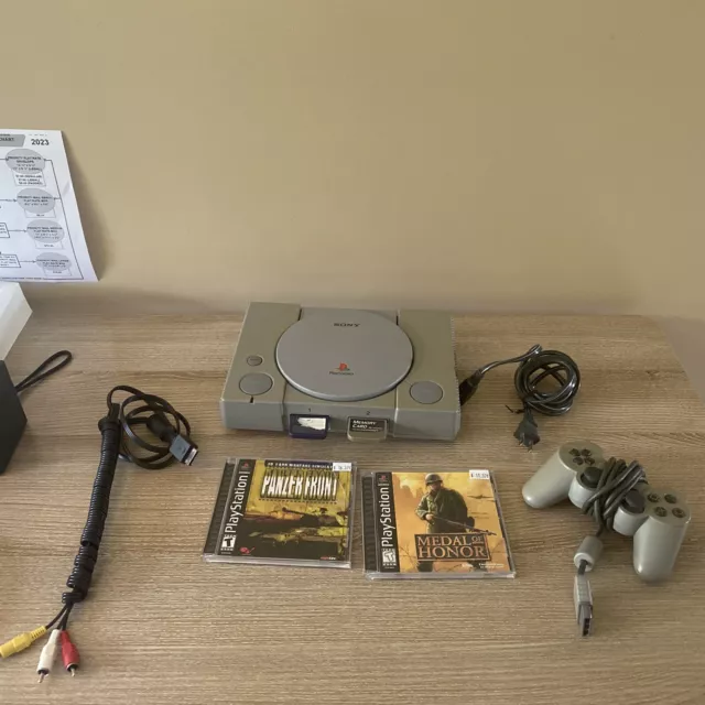 Sony PlayStation (PS1)  SCPH-7501 Console  W/ Controller & Games Works