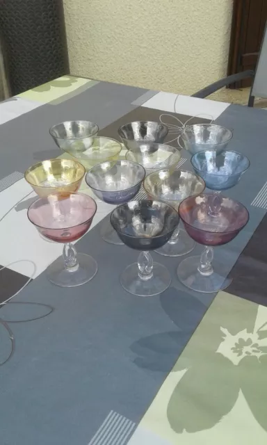 Lot de 12 verres fins 6 couleurs - verres à  liqueur sur pied - vintage année 50