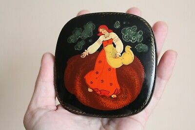 SOVIET RUSSIAN HAND PAINTED PALEKH LACQUER METAL BOX - folk tale