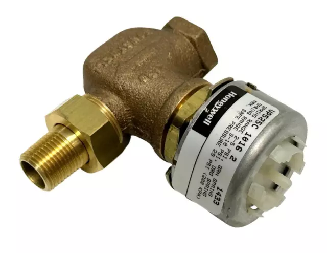 Honeywell VP525C 1016 2 Pneumatic Radiator Valve 1/2" 240°F 29 PSI