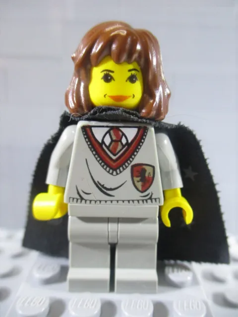 Lego Harry Potter Minifigure Hermione Granger Gryffindor Shield Hogwarts Castle