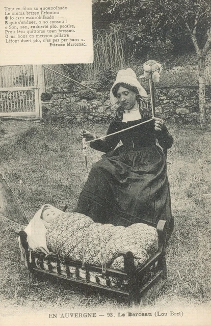63 - cpa - in Auvergne - The cradle