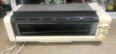 Black & Decker Spacemaker Optima Under-the-Cabinet Horizontal Toaster Oven T1000