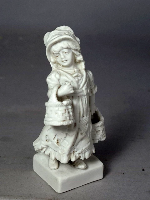 Vase Bouquetière En Biscuit – Jeune Fille Au Panier Et Chapeau – Vintage (tête Recollée)