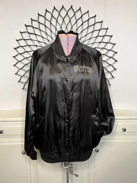 Chaqueta de Ventilador Led Zeppelin Negra Satén Años 70 Estilo Retro Bombardero Ligero s/Mediana 2