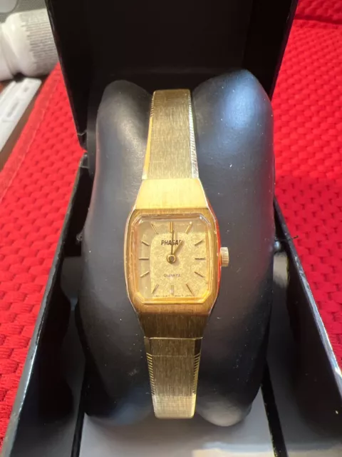 Phasar quartz sales gold watch