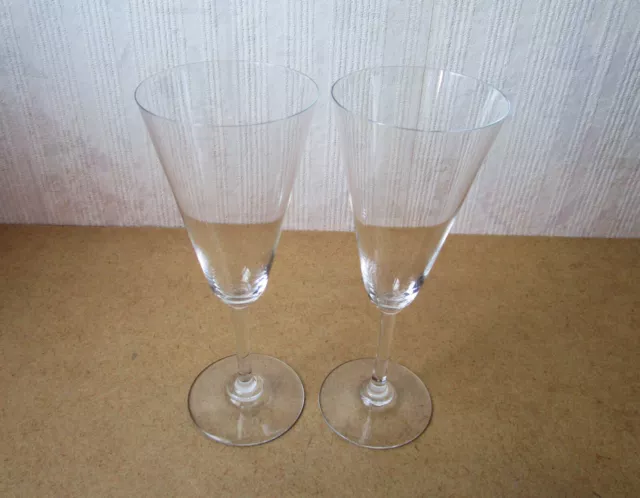 Two Very Beautiful Flutes Champagne Crystal Baccarat, Elegant Model 100-192