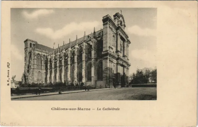 CPA CHALONS-sur-MARNE - La Cathédrale (126180)