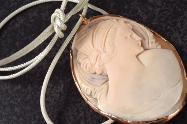 Gorgeous Carved Shell Cameo Victorian Lady 14K Solid Gold Frame 3