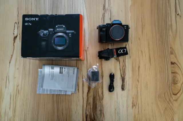Sony alpha a7 III 24.2MP Body + Battery + Accessories + Smallrig Cage