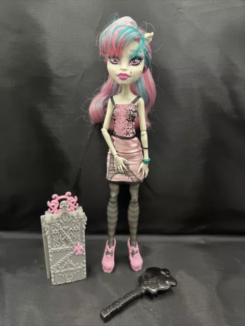  Monster High Travel Scaris Rochelle Goyle Doll : Toys