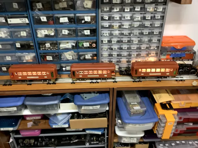 Lionel  Pre-war O-GAUGE Passenger Cars: 2-605 , & 1-606  all Light