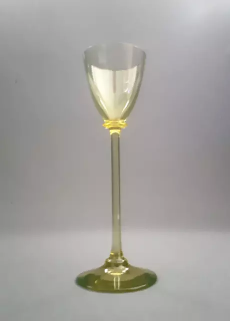 Ein selten, antikes Uran Likörglas original aus der Zeit des Jugendstils um 1900