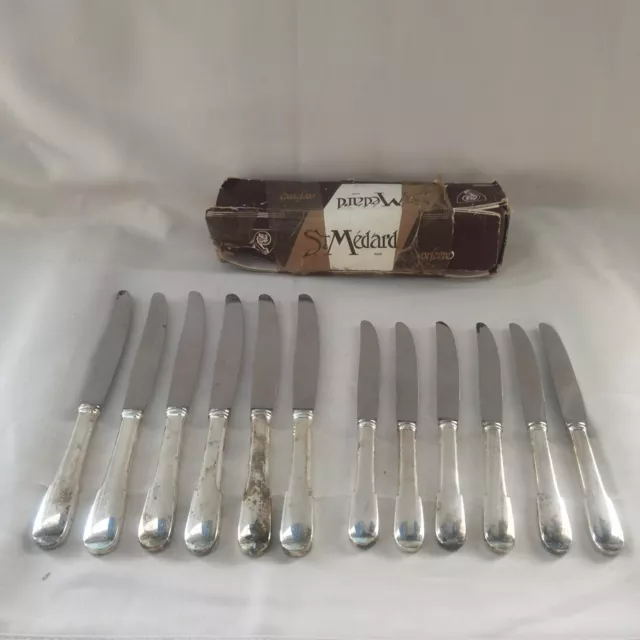 Lot de 12 couteaux en métal argenté,Orfèvre Saint Médard,6 petits, 6 grands