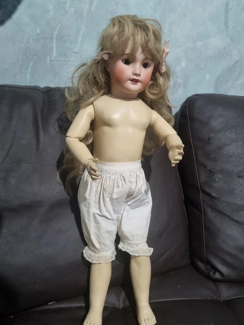 belle poupée ancienne UNIS FRANCE 301 taille 58cm en parfaite état