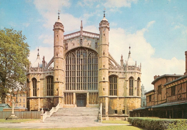 VINTAGE POSTCARD OF Windsor Castle St. Georges Chapel Unposted 1970 £3. ...