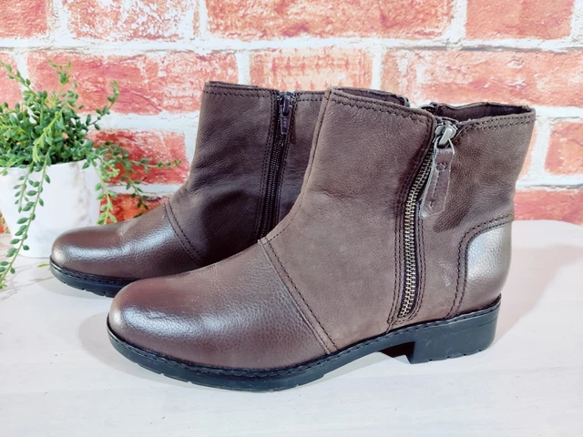 Clarks collection soft cushion booties deals